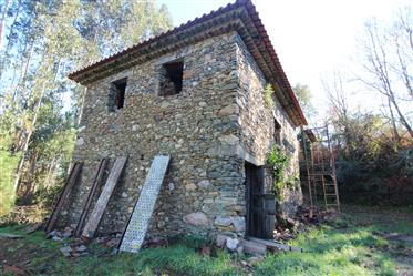 Rustic house in shale, in recovery, with 3000m2 of land 5 min from the village of Gois