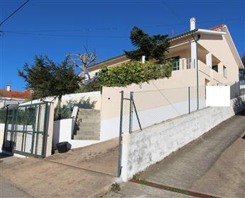 Moradia T3, localizada em aldeia sossegada, entre Vila Nova de Poiares e Coimbra, com vista para a 