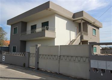4 bedrooms House +1, with garage, barbecue and fenced land, overlooking the Serra da Lousã, a few mi