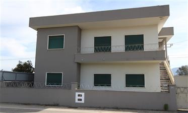 4 bedrooms House +1, with garage, barbecue and fenced land, overlooking the Serra da Lousã, a few mi