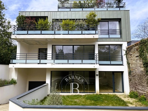 In the center - New apartment of 93 m² - Private garden of 70 m²