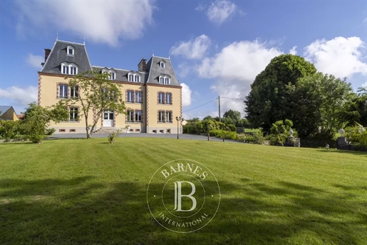 Magnificent 19th-century château with a swimming pool and outbuildings