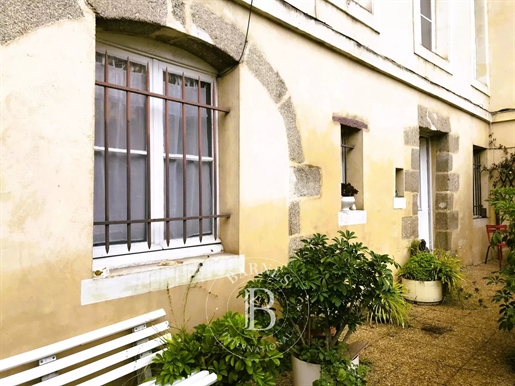 Near the Saint Georges Palace – Family home of more than 320 m²