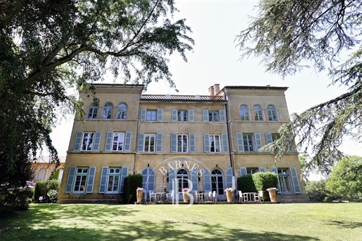Saone et Loire – Château du XIXème siècle -Parc de 3 hectares