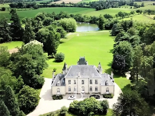 Aux portes de Fougères - Château de 577 m² - Terrain de 15 ha