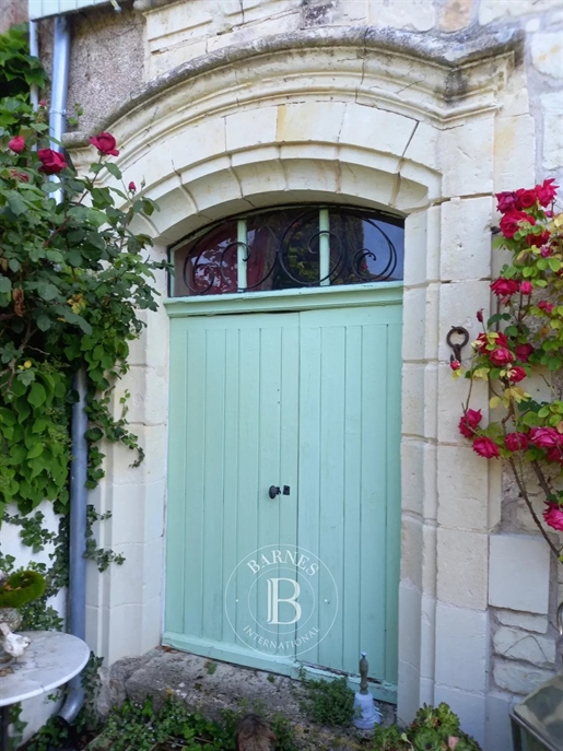Doué en Anjou - Maison de village 221 m² - Jardin et cour clos de murs de 556 m²