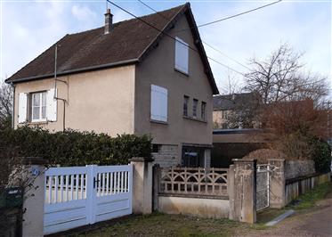 Casa centrul orasului, gradina, 5 camere 100m² Corbigny Bourgogne Nivernais