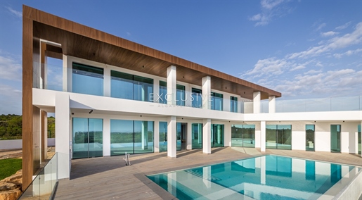 Villa de luxe au design contemporain dans un complexe de golf à vendre dans l'est de l'Algarve