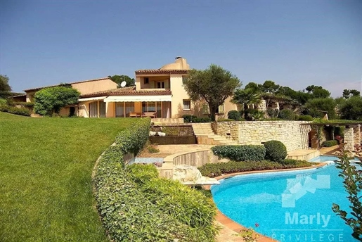 Villa con potencial en el dominio cerrado de Mougins