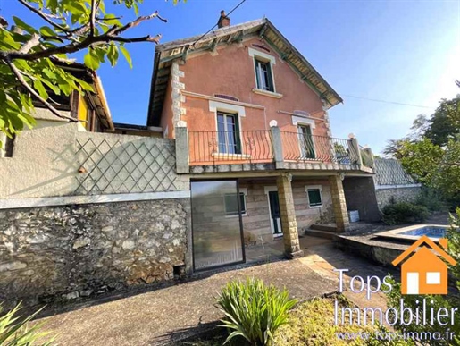 Belle maison à rénover sur les hauteurs de Villefranche avec piscine grand terrain et maison annexe