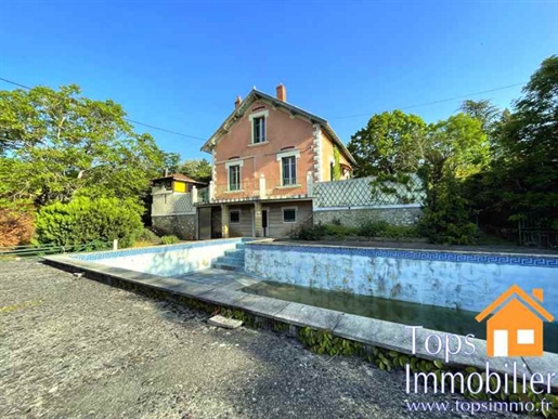 Belle maison à rénover sur les hauteurs de Villefranche avec piscine grand terrain et maison annexe