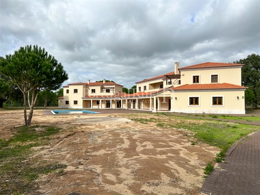 Ferme avec 2 ha et 3 maisons indépendantes à Santo Estevão
