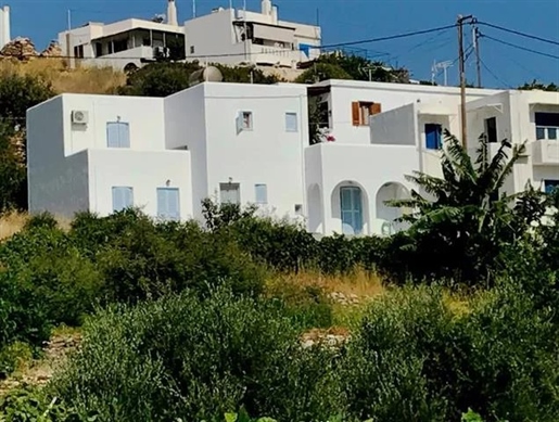 Διώροφη κατοικία 137 τ.μ. στο χωριό Απόλλωνας, 180 μ. από την παραλία