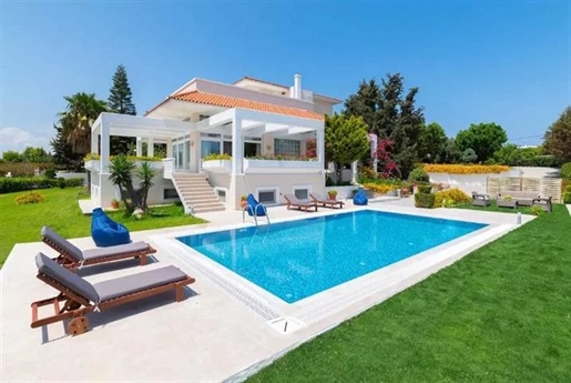Built on a private estate of 4,000 m2 this truly wonderful villa is a must for those who love to hav