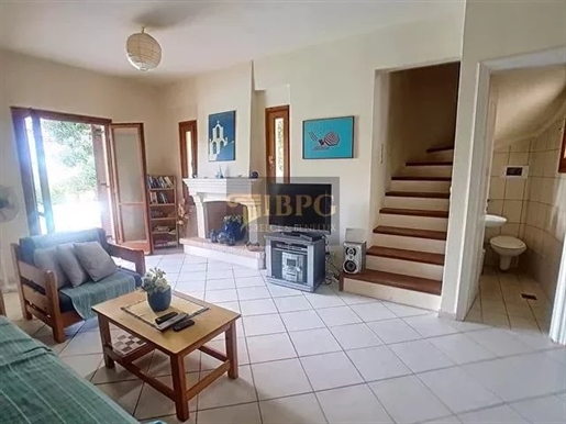 Maisonette for sale in Porto Cheli with seaview. The house has 3 levels, 3 bedrooms, 3 bathrooms and