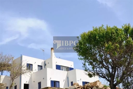Complex of three independent houses for sale in Kea
