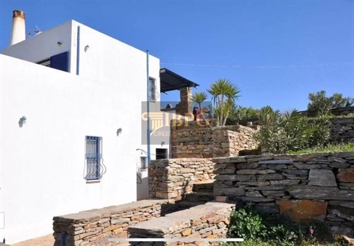 Complex of three independent houses for sale in Kea