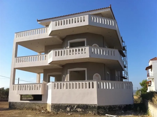 Immeuble à vendre à Chalkida, à 200m de la mer avec vue panoramique.