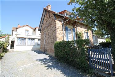 Group accommodation, house and studio for sale in Burgundy
