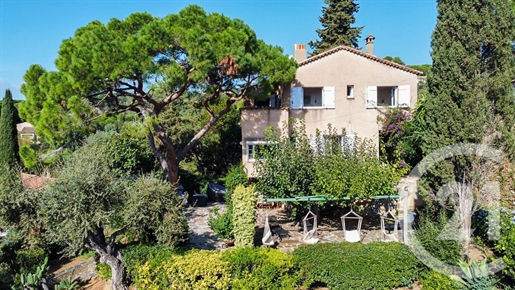 Gigaro, sought-after location about 10 minutes walk from the beaches. Provencal villa enjo