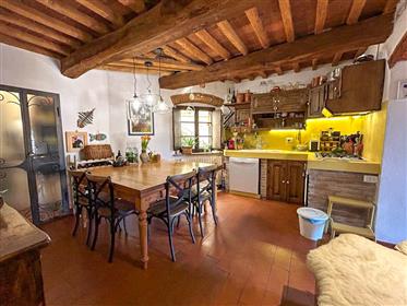 Classic Tuscan style apartment in the historic center of Cas...