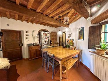 Classic Tuscan style apartment in the historic center of Cas...
