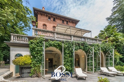 Located in the ancient borough of Velate, we are proud to sell a distinguished, historical