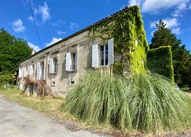 Superb property located in a very quiet hamlet 25 minutes fr...