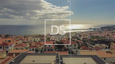 Discover This 2 Fantastic 3+1 Bedrooms Villa In Funchal With A Amazing City Bay View.