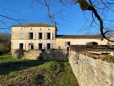 Casa de piedra charentaise para renovar cerca de Cognac