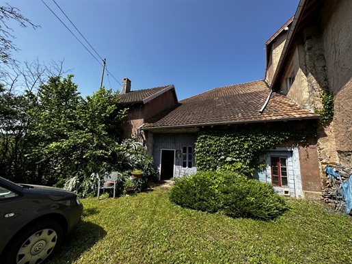 Vente maison de village, 5 pièces, 135 m2 env, sur terrain de 21,34 ares, Granges Le Bourg, 145 000