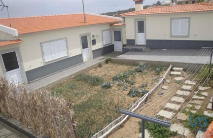 Maison de plain-pied, sur un terrain de 400 m2, située dans le quartier de Camacha, Porto 