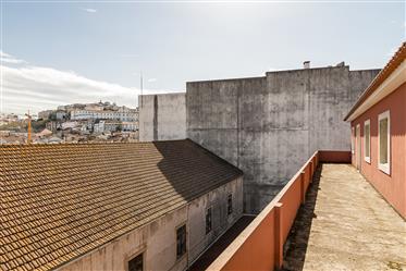 Bâtiment À Réhabiliter Au Centre De Coimbra