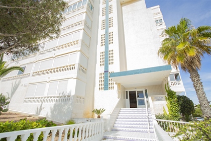 Renovated apartment for sale, is located in Torreblanca, Torrevieja. The apartment is on t