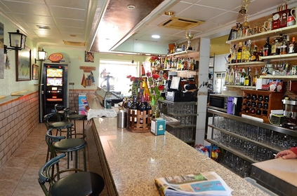 Restaurante establecido en Torreta Ii Bar y habitación de invitados de unos 100 metros cua