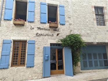 Vackert restaurerad medeltida bostad till salu i Saga södra Frankrike Village