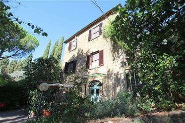 Casolare diviso in 8 appartamenti , casetta indipendente e terreno nella prima campagna di Volterra