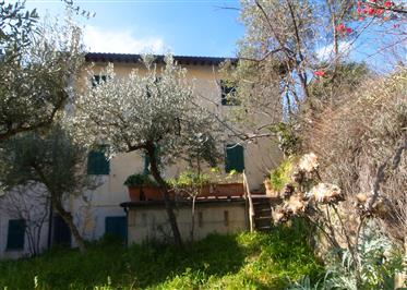 Portion of farmhouse in panoramic position 2 km from historic centre