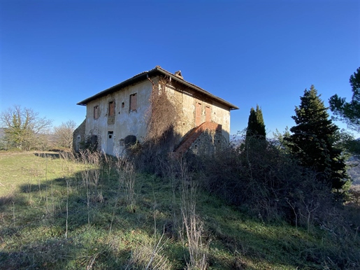 Greve In Chianti (Fi), nearby: A farm of approximately 11 hectares with farmhouse, consist