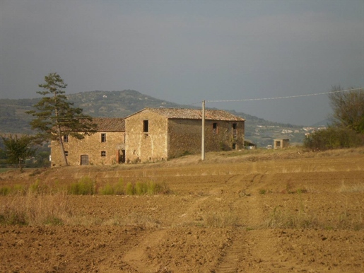 Magione (Pg), immediate vicinity In a quiet position stone farmhouse on 2 levels of approx...