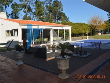 Moradia V4 com estúdio e piscina em Espinho com licença para...