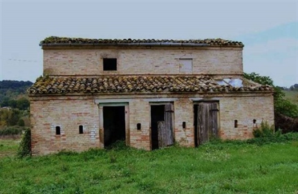 Large farmhouse at the foothill of Treia. This farmhouse was originally built in stone and