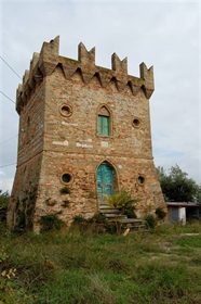 A 18th century mock medieval tower in Treia. A rare opportunity to acquire a landmark buil