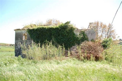 Ruin with original materials available to build a property of over 250 m2 a few min. From 