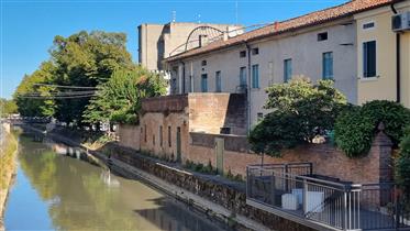 Large historic house in old town center at 90Km from Venice  