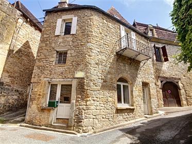 3 storey townhouse in the centre of Saint Cyprien