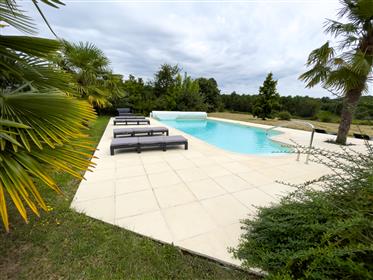 Country house with gites and Pool on 2 Ha of land, stunning ...