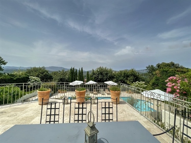 Sole agent - Provençal villa with swimming pool and panoramic views on hills