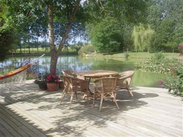 Maison Au Bord D Un Etang