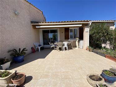 Single storey villa with swimming pool on 1843 m² of land